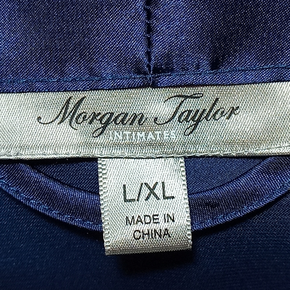 Morgan Taylor Robe - Picture 4 of 4